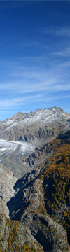 Berge, Gletscher und blauer Himmel