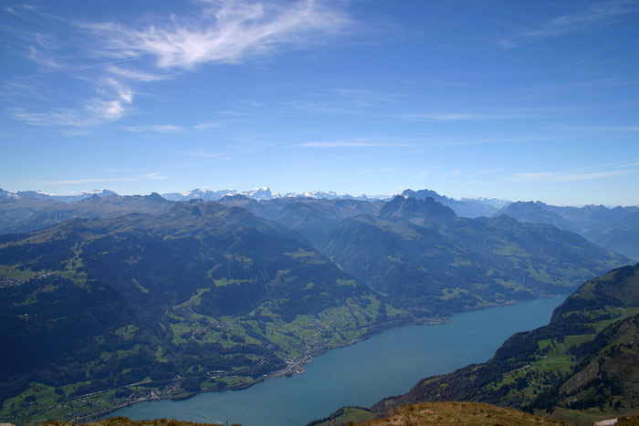 Berge mit blauen Himmel mit Wolken