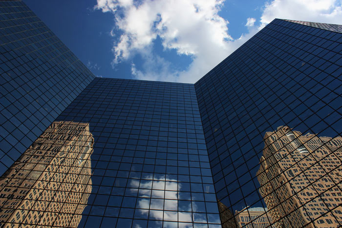 Calgary: Hochhaus mit Spiegelung